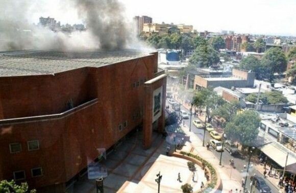 Atentado del centro comercial Andino en Bogotá
