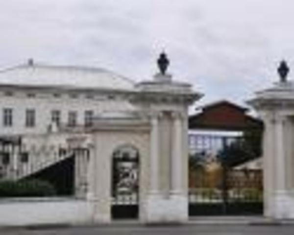 Lazhechnikov was born into the family of a rich merchant in Kolomna in 1792. He received a well-rounded education from private tutors at home