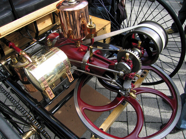 Creación del  primer motor de combustión