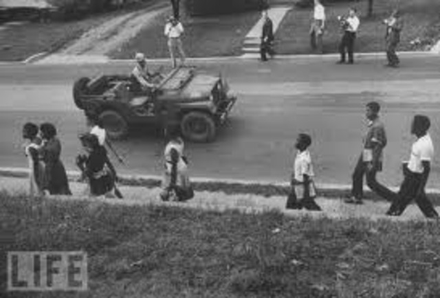 Armed U.S. troops oversee the intergration of Littlerock Centeral Highschool
