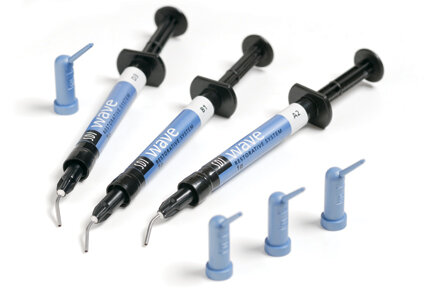 19.	2015 Bauodi K et al sugiere que los compuestos fluidos son los materiales restauradores estéticos prometedo-res del futuro.