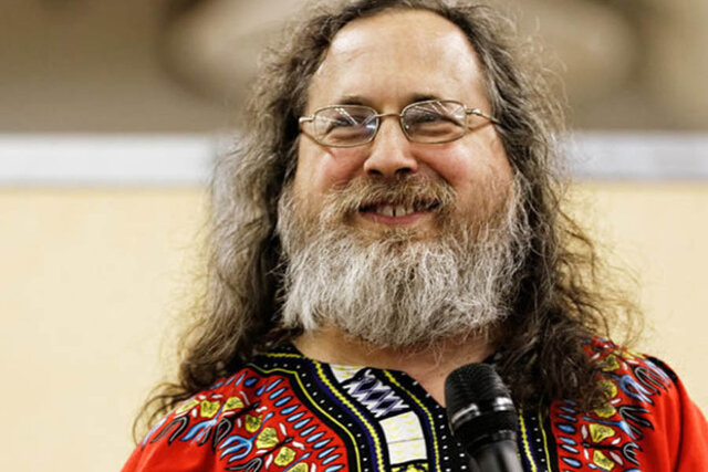 Richard Stallman crea el proyecto de GNU.