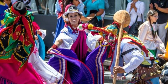 Urbana y Rural manifiestan sus expresiones culturales, comparten su cultura con otras y ponen en practica la interculturalidad con valores y respeto.