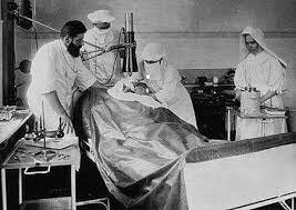 Primer Trasplante Exitoso de Córnea