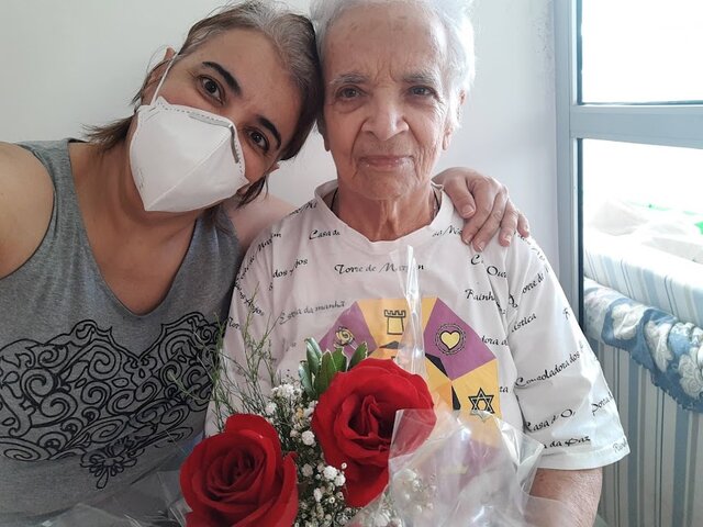 Minhas duas mamães: vovó e mamãe.