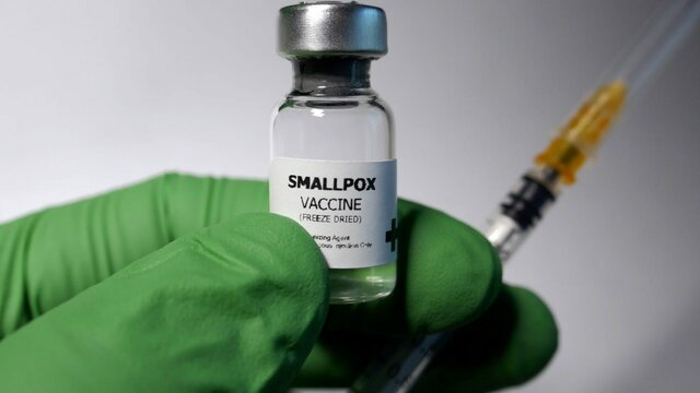 Edward Jenner discovers that cowpox vaccination prevents smallpox.
