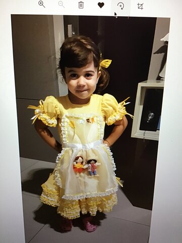 Vestido de festa junina no apartamento que moro