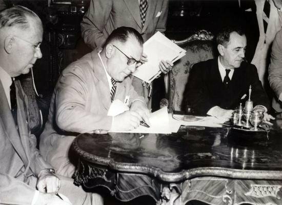 Criação do Serviço de Aprendizagem Industrial (SENAI)