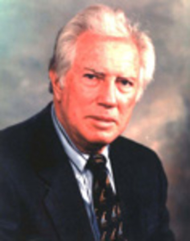 El Dr. Leonard Linkow cambia el diseño  del implante a  una  placa plana con varias configuraciones