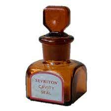 Oskar Hagger, químico suizo, desarrolla el primer sistema de unión de resina acrílica a la dentina.