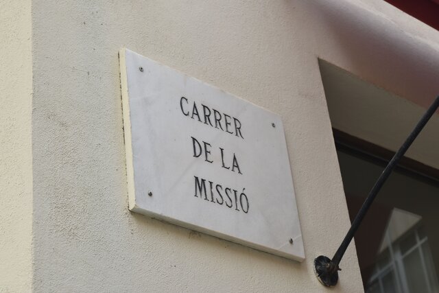 Colegio en la calle La Misión