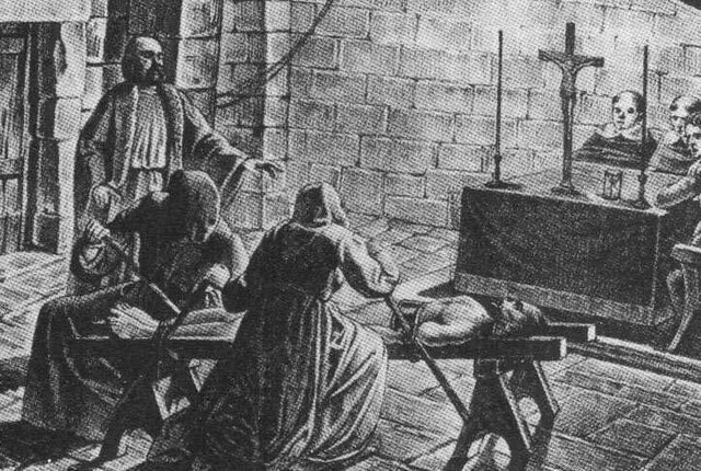 El Santo Oficio o tribunal de la Inquisición se establece