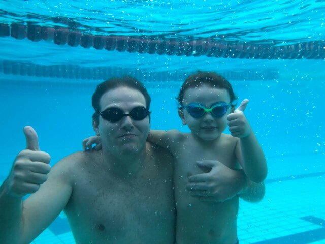 Eu e o meu pai embaixo d'água