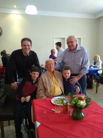 Aniversário de 100 anos do meu bisavô - 4 gerações juntas