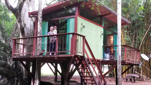 Eu no hotel fazenda com 2 anos