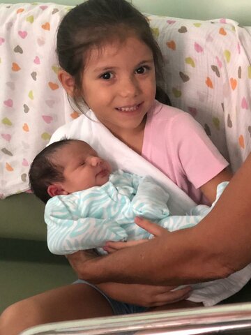 Visitei minha irmãzinha no dia em que ela nasceu, ainda na maternidade!