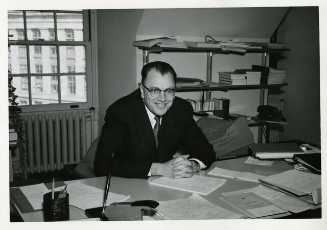 1970 Brian MacMahon (“Red de causalidad”)