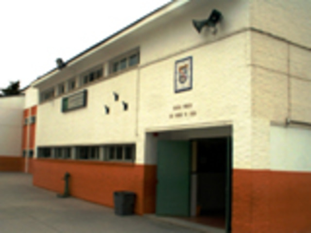 Entrada en el colegio público Santa Teresa de Jesus