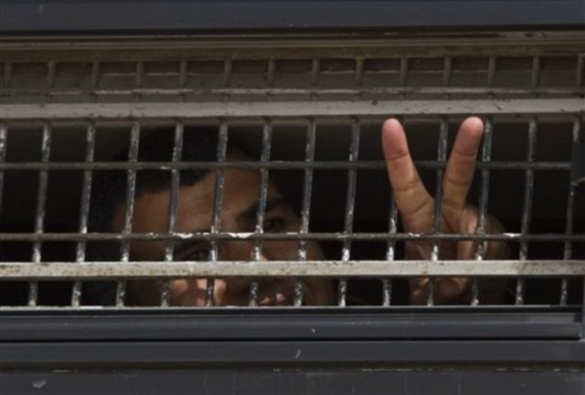 Palestinian prisoners relocated in preparation for exchange.