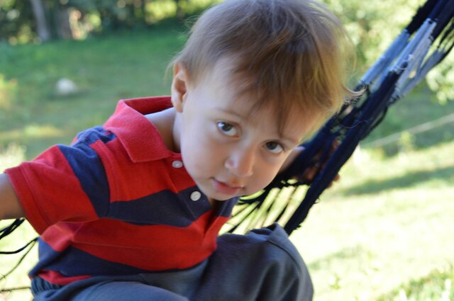 Balançando na rede aos dois anos