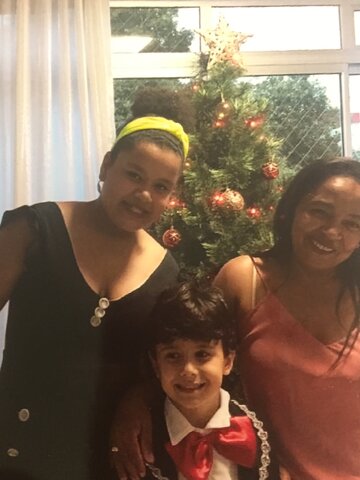 Tb estavam Diana e Thaina! Que sempre brincavam comigo!