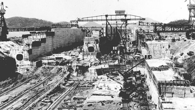 La construcción del Canal de Panamá (1914).