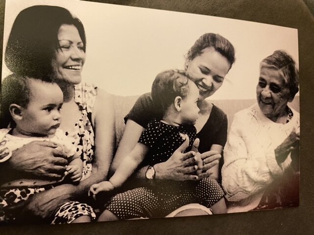 Minha avó e bisavó, maternas .