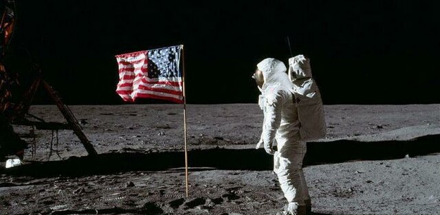 Hombre llega a la Luna