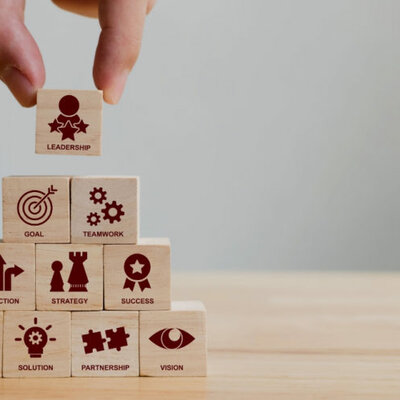 Timeline: Línea del tiempo: Recursos Humanos y Liderazgo