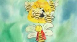 Sacan a la abeja de la colmena