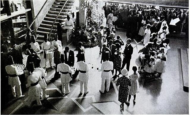 Borsodi, R. The distribucion age. New cork D. Appleton.