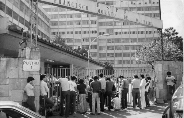 Construção de hospitais particulares ampliando leitos hospitalares e atendimento à trabalhadores inscritos na previdência social. Trabalhadores rurais passam a ter assistência médica e aposentadoria.