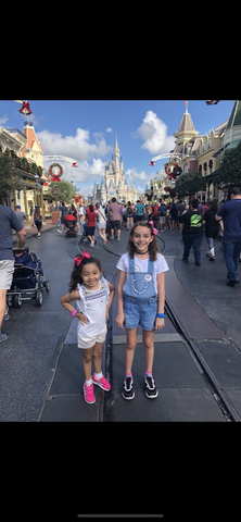 Na Disney com minha prima