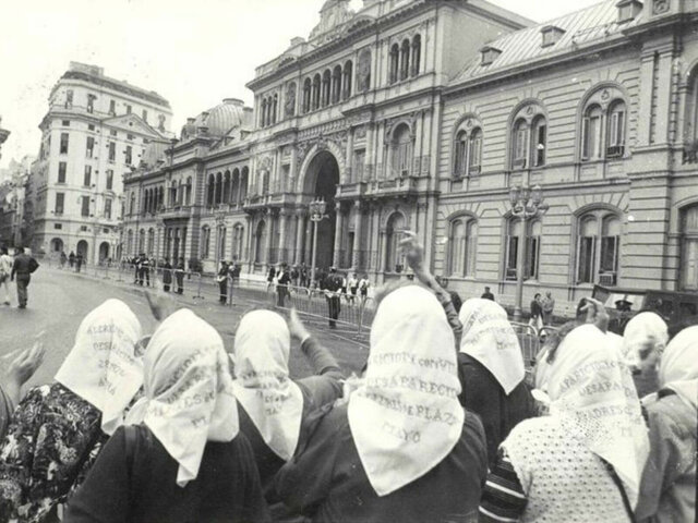 1º ronda de las Madres de Plaza de Mayo