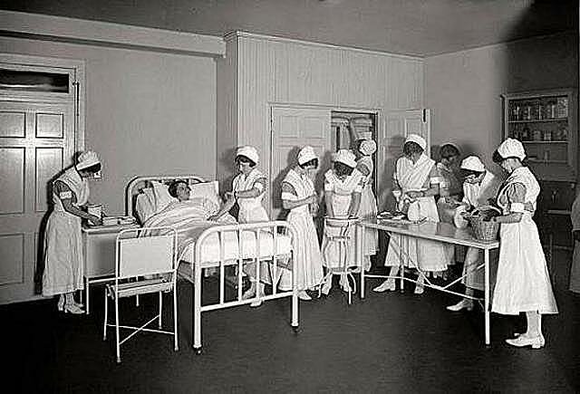 Carrera de Enfermería y Partera Homeopática, 1924.