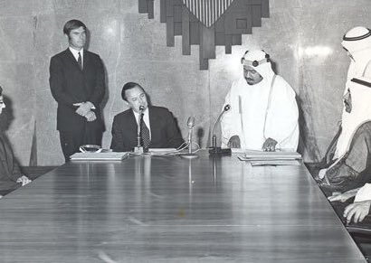 Gli Emirati Arabi Uniti ottengono l'indipendenza dall'Impero Italiano