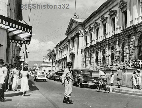 1940 Consejo Nacional de Contadores Públicos en El Salvador