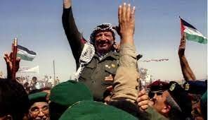 Yasir Arafat Regresa a Gaza