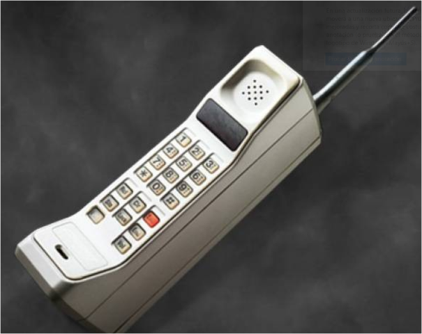 PRIMER TELÉFONO CELULAR