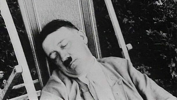 Hitler se suicida