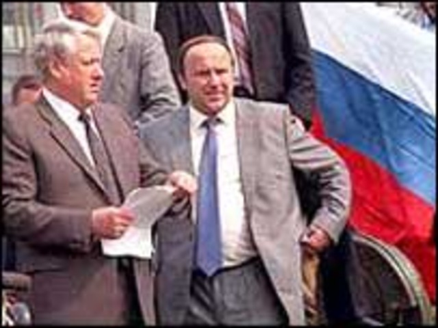 Boris Yelstin becomes president