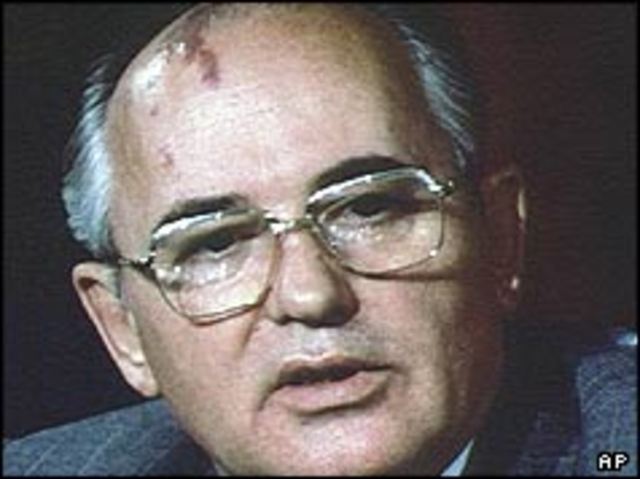 Gorbachev steps down