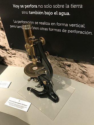 Primer microscopio de polarización completa