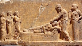 Se abre la primer escuela de Medicina de la Antigua Grecia, se abrió en la ciudad de Gnido