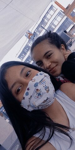 con mi primita de viaje