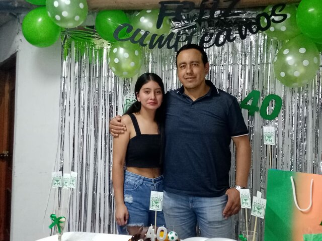 con mi tío en su cumpleaños
