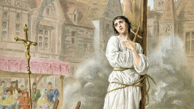 Jeanne d'Arc est condamnée comme sorcière et brûlée sur le bûcher.