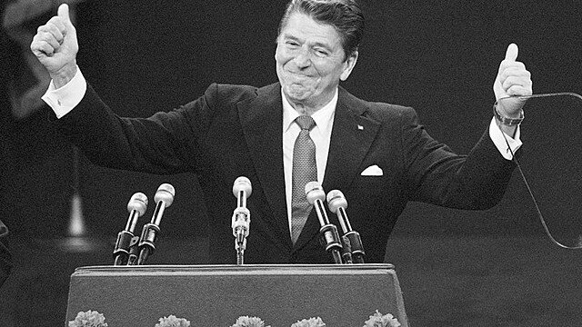 El presidente estadounidense Ronald Reagan se comprometió a combatir con toda energía el imperio del mal “URSS”.