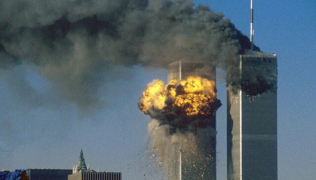 El grupo terrorista Al-Qaeda realiza un atentado contra las Torres Gemelas de Nueva York, EEUU.