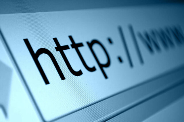 Tim Berners Lee empieza a desarrollar el lenguaje HTML, las direcciones URL y HTTP